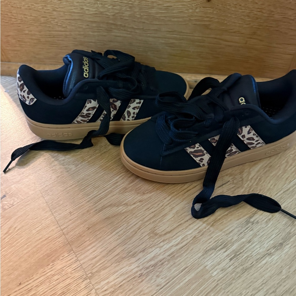 Adidas women’s Black and leopard grand court Sneakers
